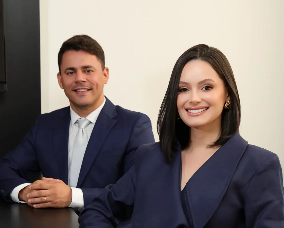 Dr. Arthur Gamas e Dra. Ana Sausmicate, sócios fundadores do escritório